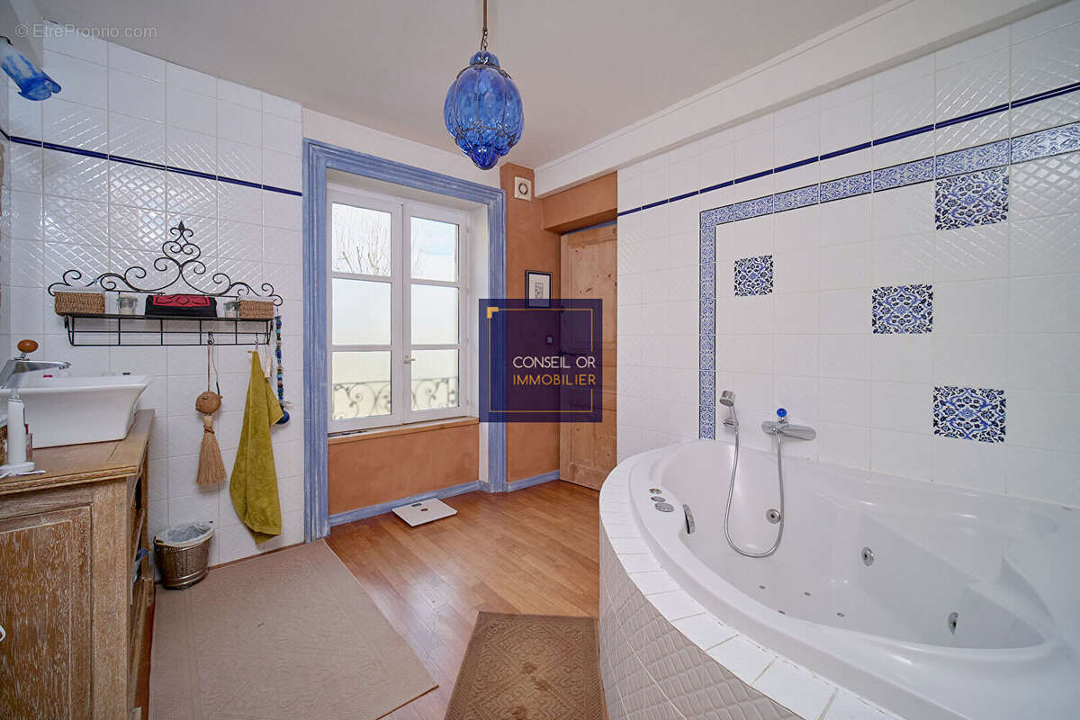 Maison à SAINT-GENIS-LAVAL