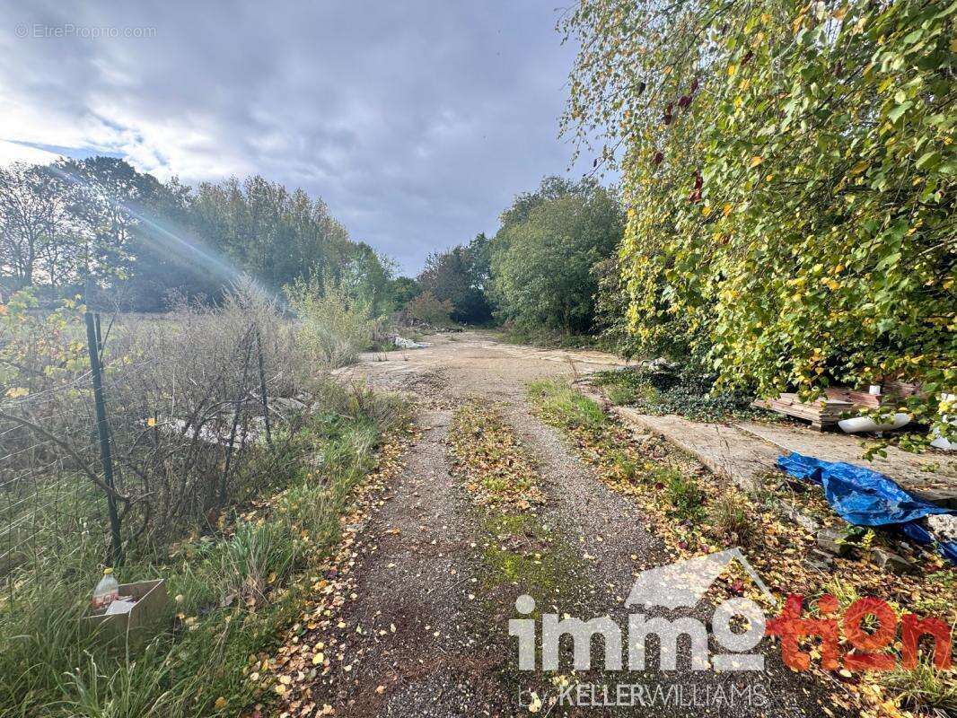 Commerce à FEUQUIERES-EN-VIMEU