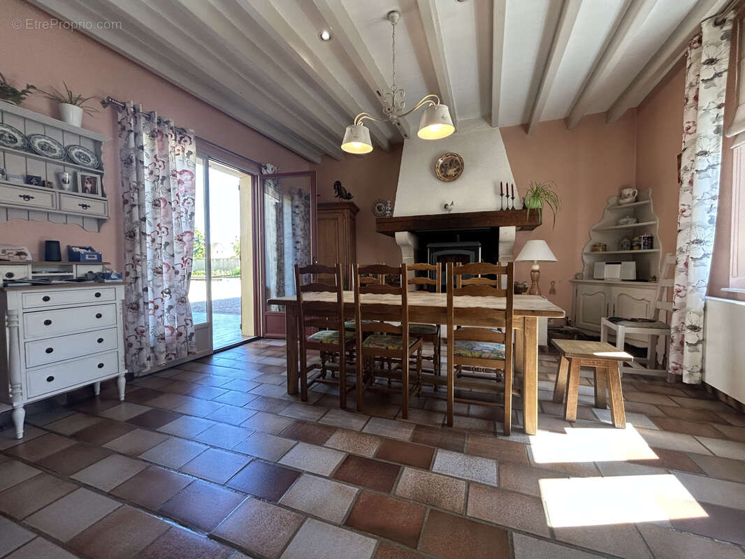 Maison à MONCETZ-L'ABBAYE