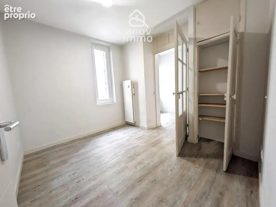 Appartement rénové 70m2 traversant avec  balcon, situé Rue d - photo 3