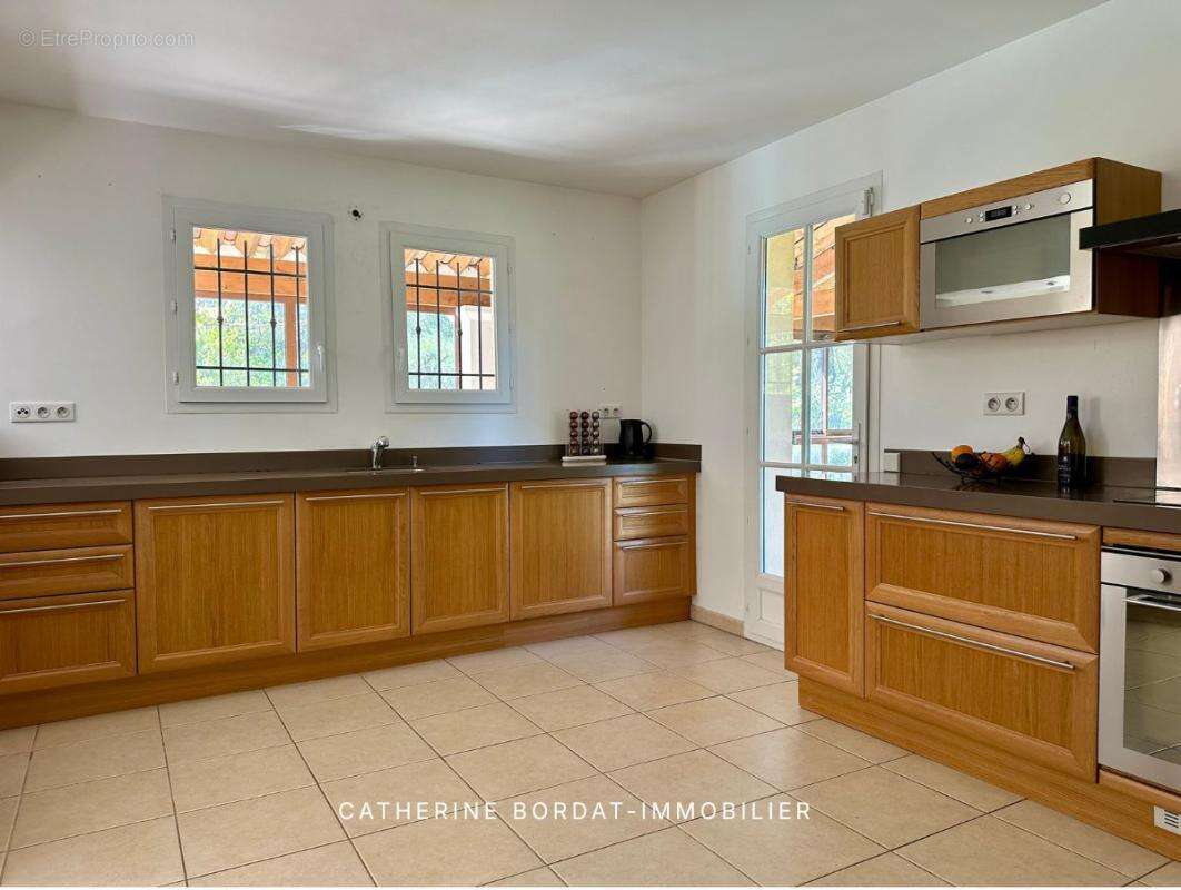 EXCLUSIVITÉ - Maison Mallemort Domaine de Pont Royal 6 pièces 160 m2 - photo 3