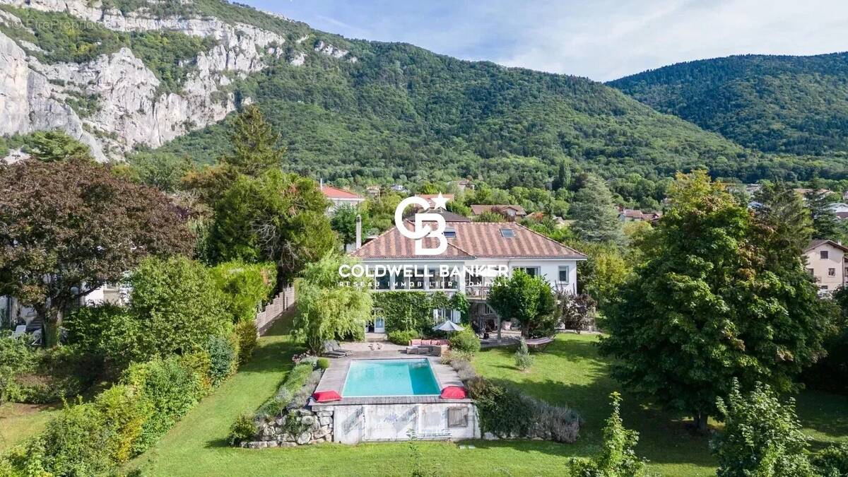 Maison à COLLONGES-SOUS-SALEVE