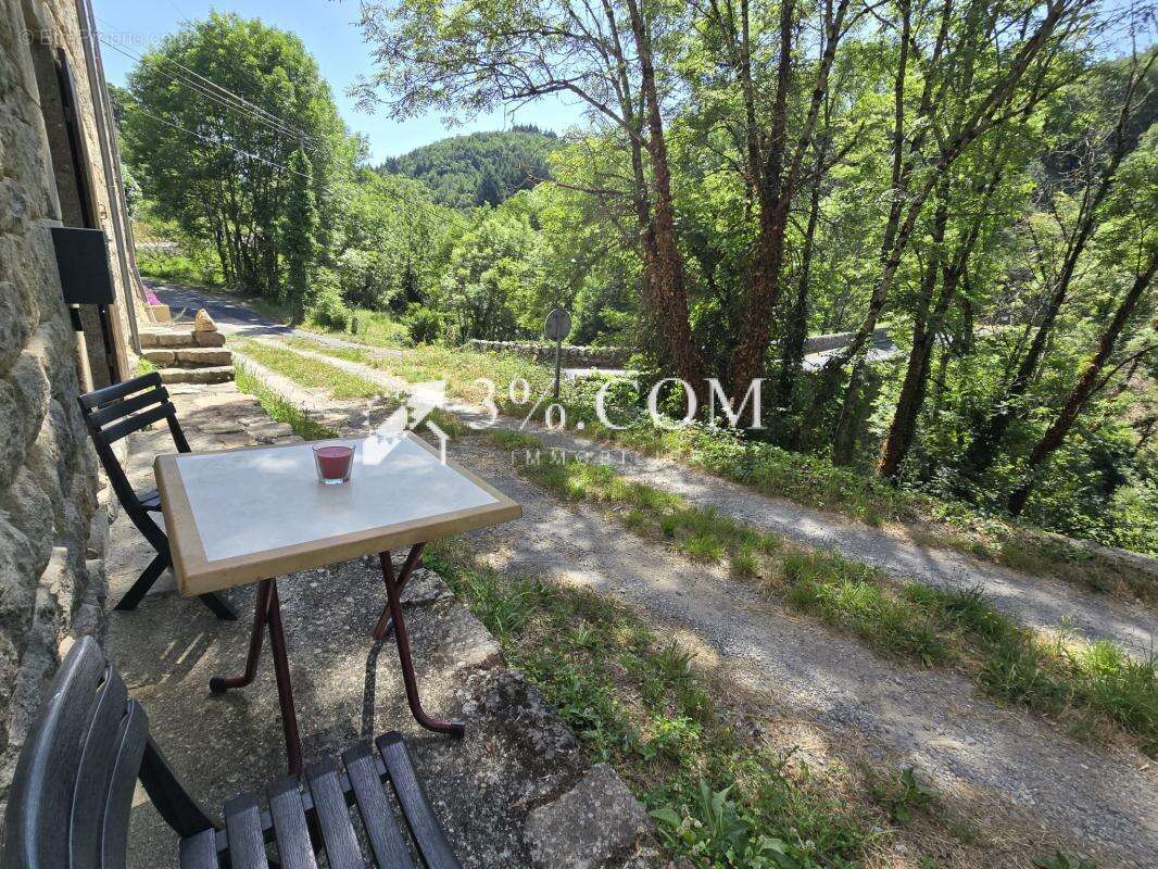 Gîte meublé 2 à 4 personnes de 36m2 dans bâtisse en pierre - photo 2