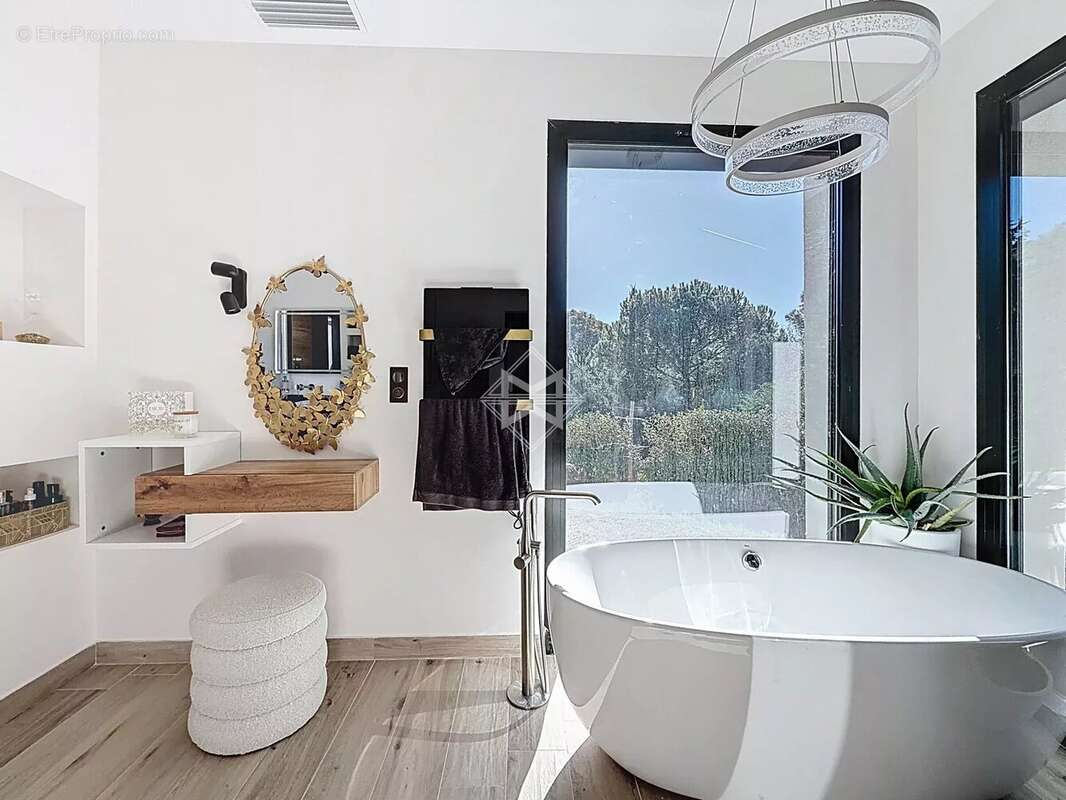 Maison à ROQUEFORT-LES-PINS