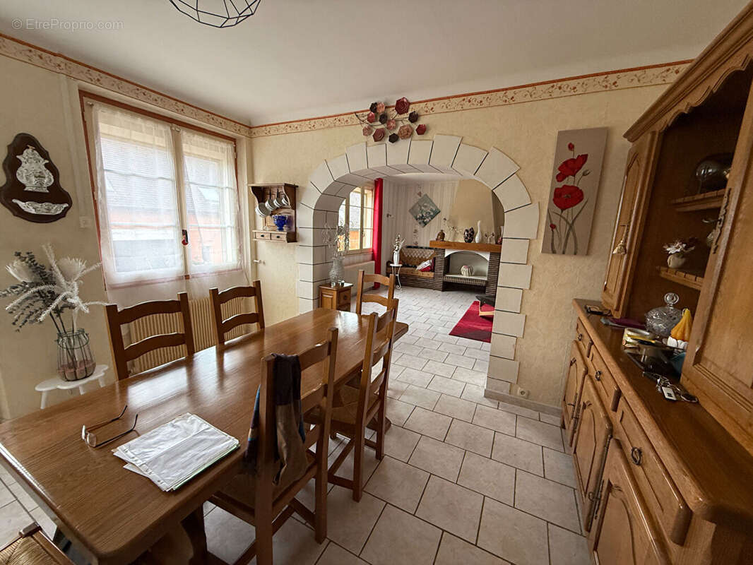 Maison à AREINES