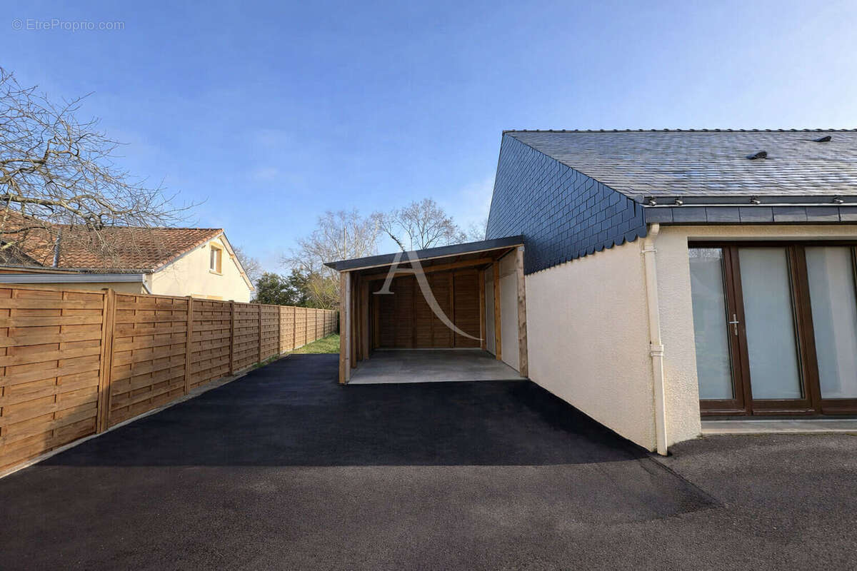 Maison à DONGES