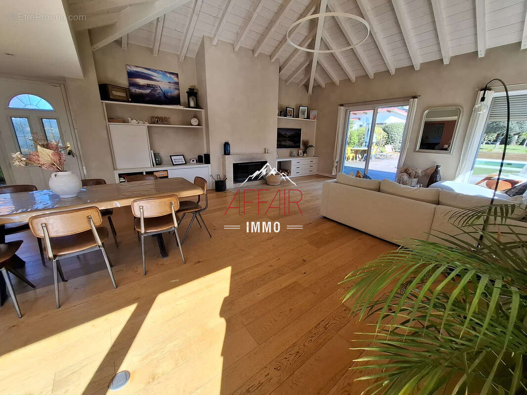 Maison à VETRAZ-MONTHOUX