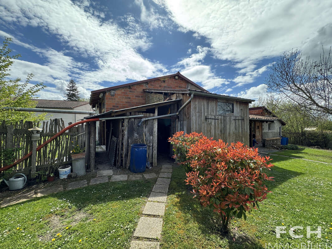 Maison de campagne avec 2 garages et dépendances - photo 20