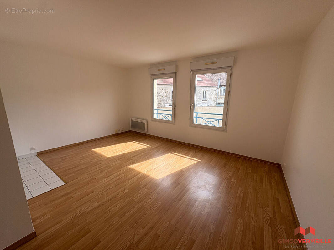 Appartement à VOISINS-LE-BRETONNEUX