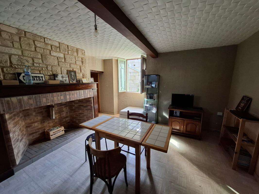 Maison à MONTIGNY-LENGRAIN