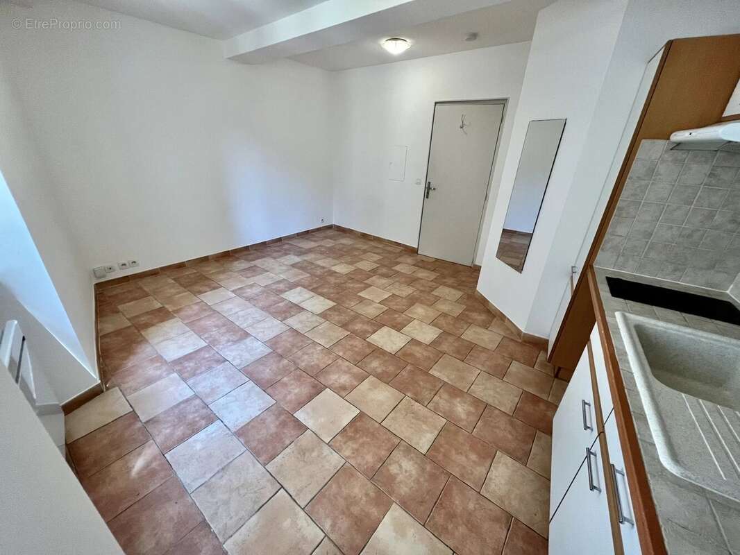 Appartement à PUGET-THENIERS