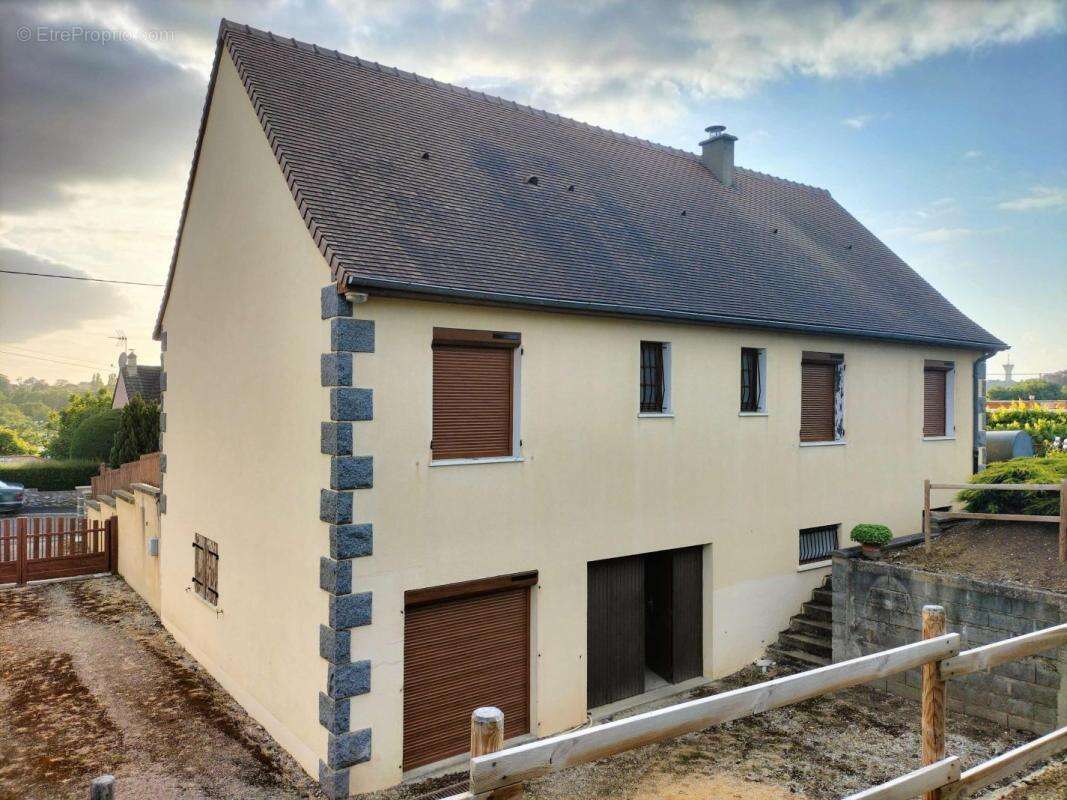 Maison 98 m² à Saint-Aubin-De-Locquenay  - photo 2