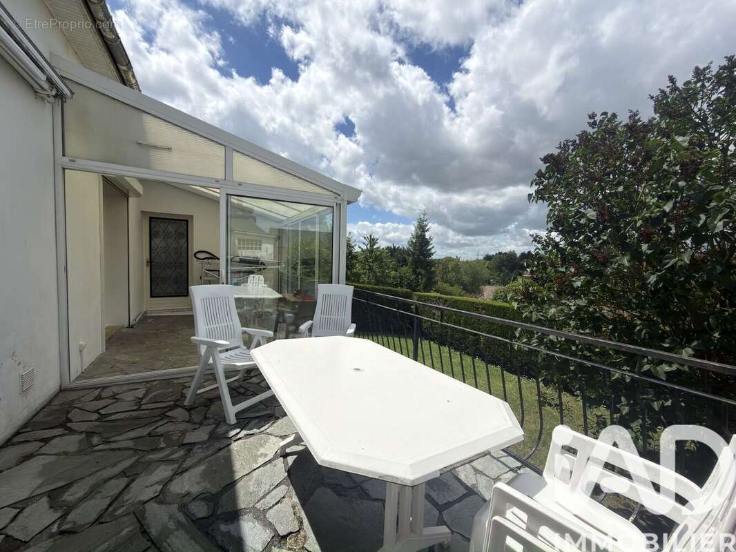 Maison 61 m² à Combles  - photo 3