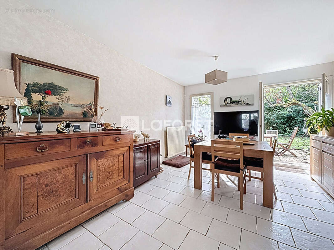 Maison à LA CHAUSSEE-SAINT-VICTOR