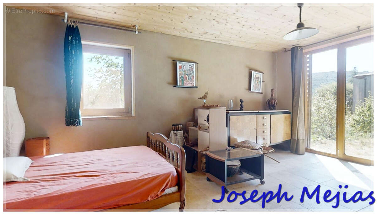 Maison à SAINT-ETIENNE-DE-SERRE