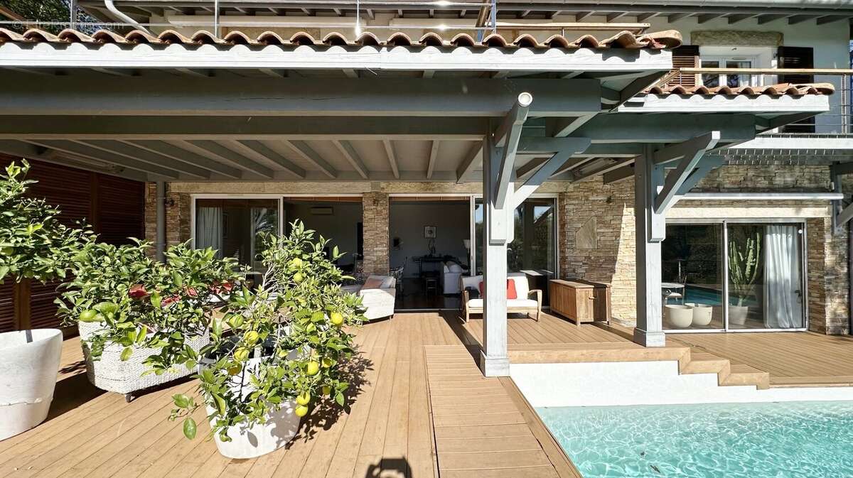 Villa d'architecte de type t6 de 240 m2 avec piscine - photo 3