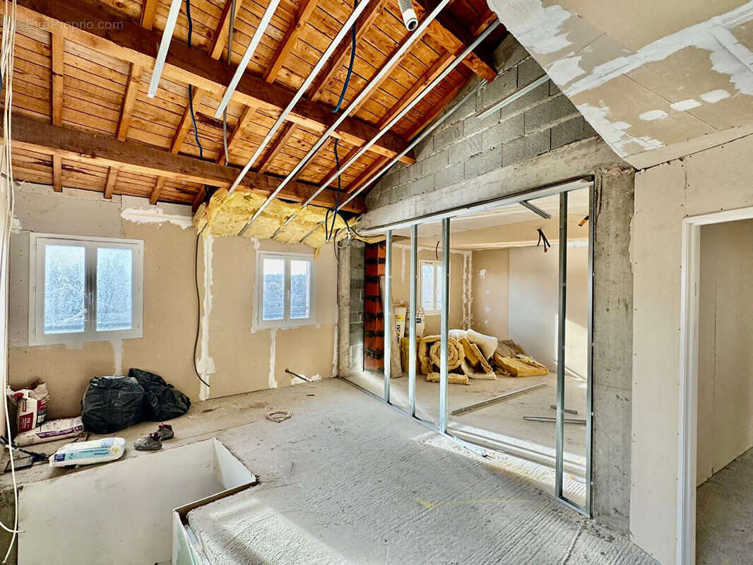 PONT-DU-CHÂTEAU / Maison à vendre de 132 m2 avec terrain, terrasses et balcon ! - photo 12