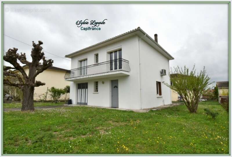 Maison à PUJOLS