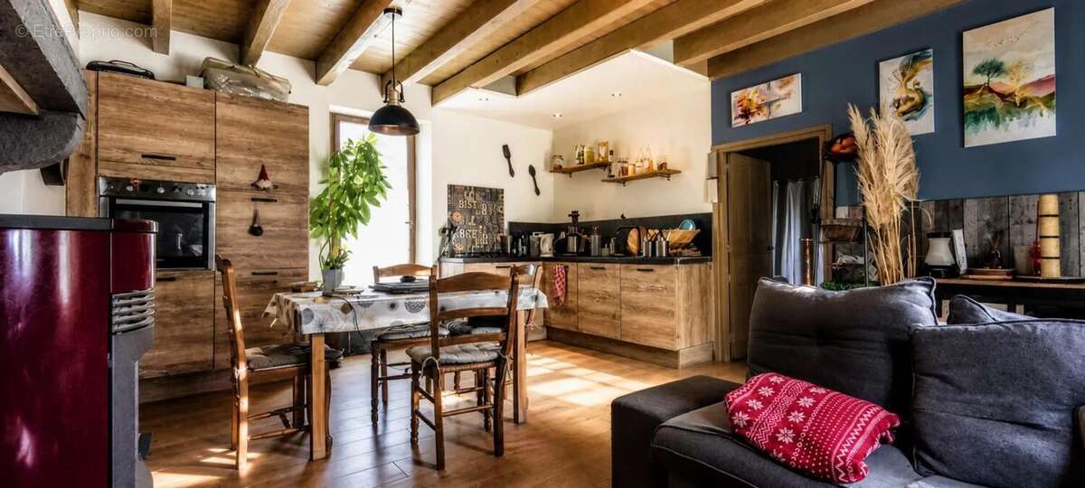 Maison de 5 pièces de 130 m² à Louroux-de-Bouble - photo 2