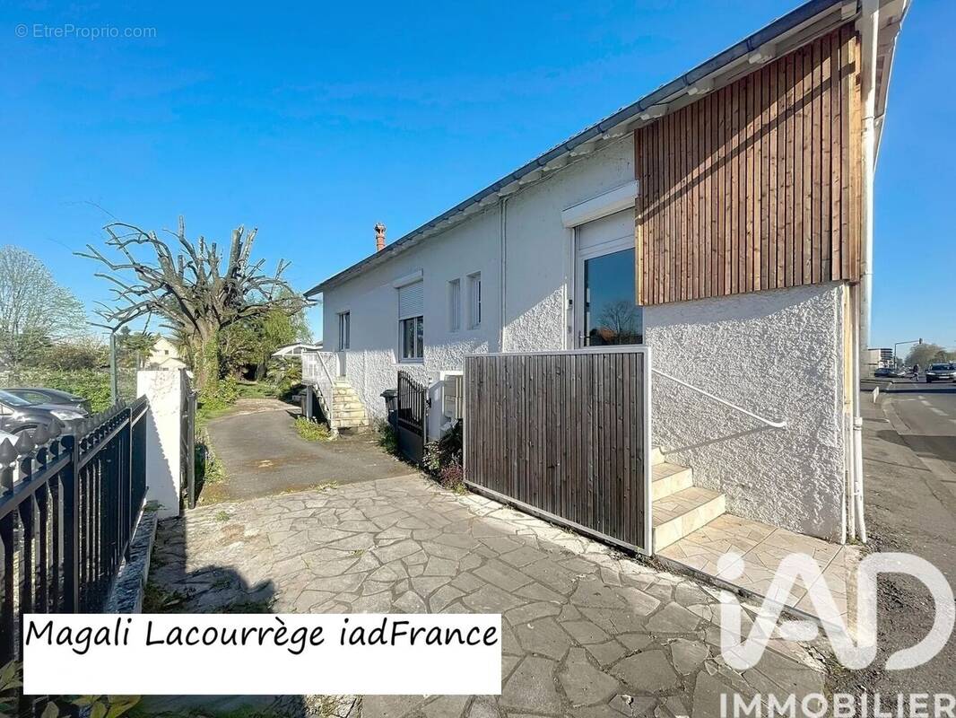 Photo 1 - Commerce à LONS