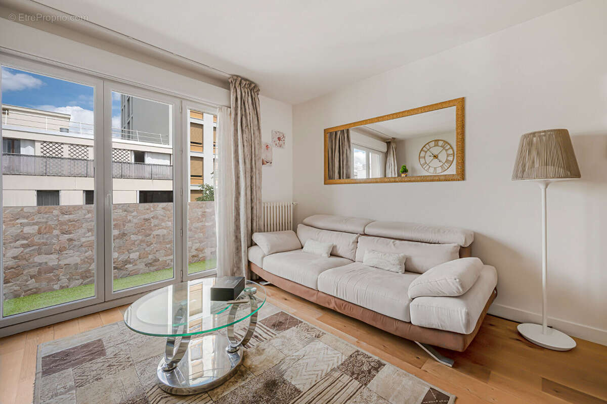 Appartement à PARIS-14E