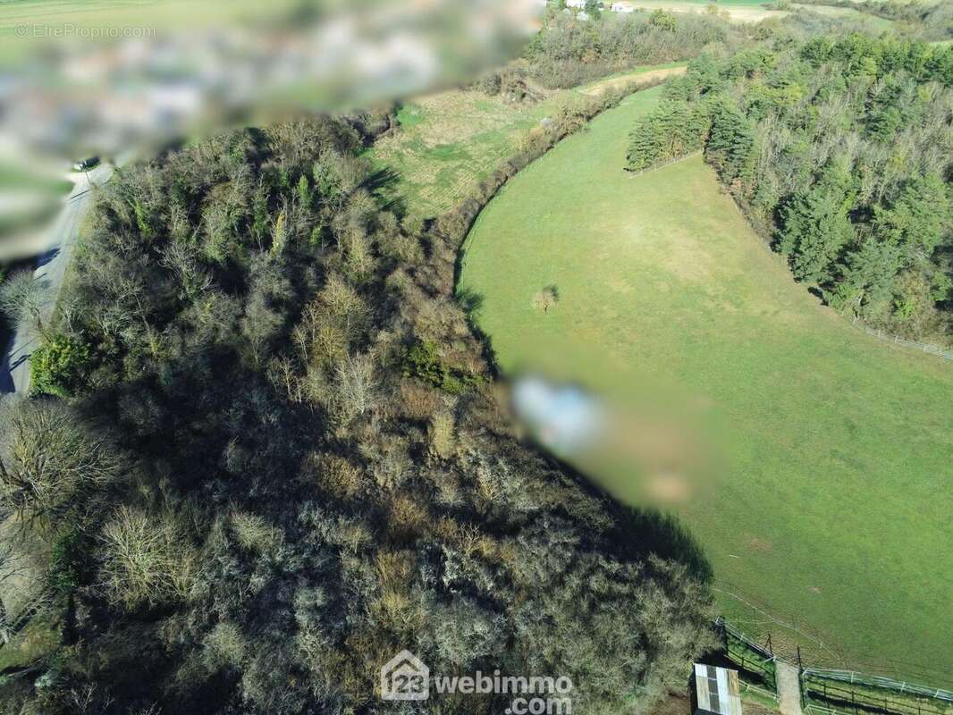 Vue dégagée sur la vallée. - Terrain à MONTAMISE