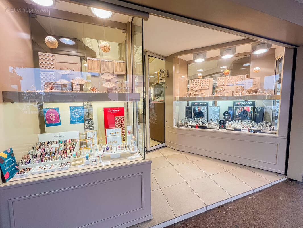 Commerce à CARRY-LE-ROUET