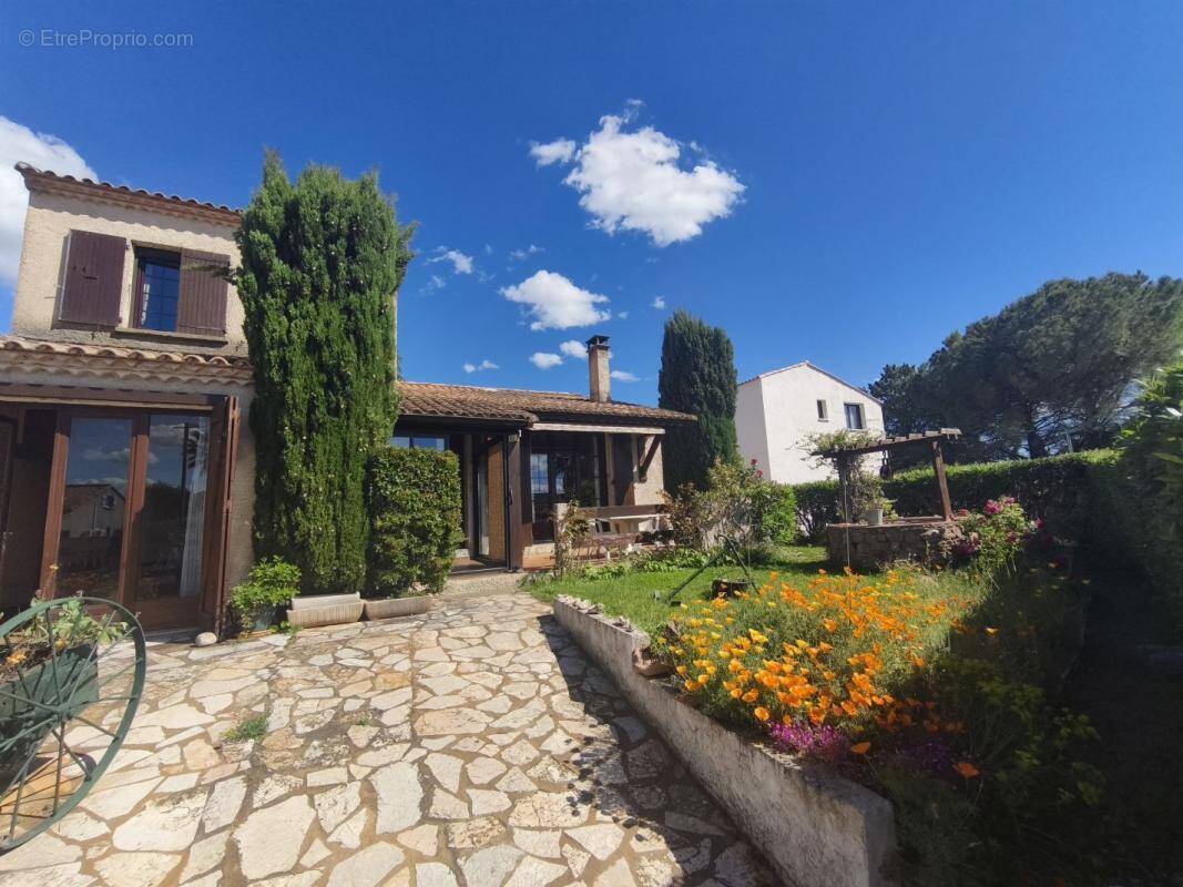 Maison à POUSSAN