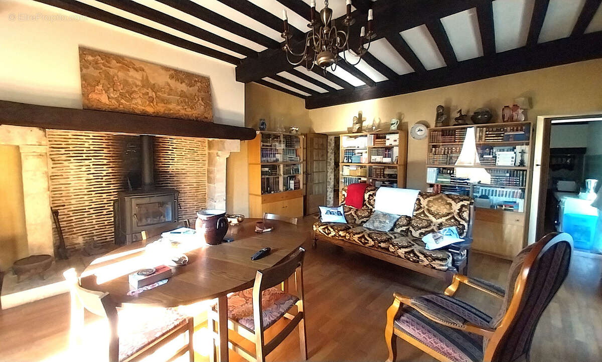 Maison à MILHAC-D'AUBEROCHE