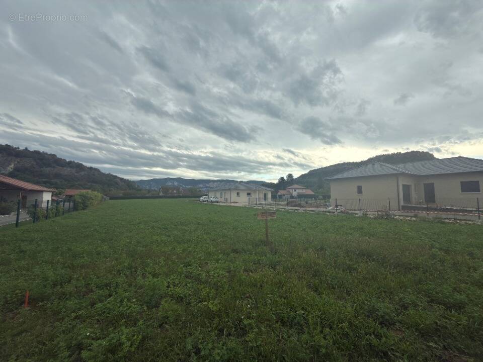 Terrain à BREGNIER-CORDON