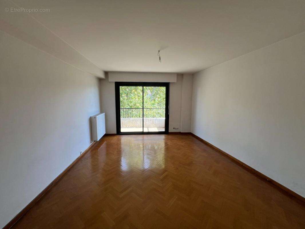 Appartement à MARSEILLE-4E
