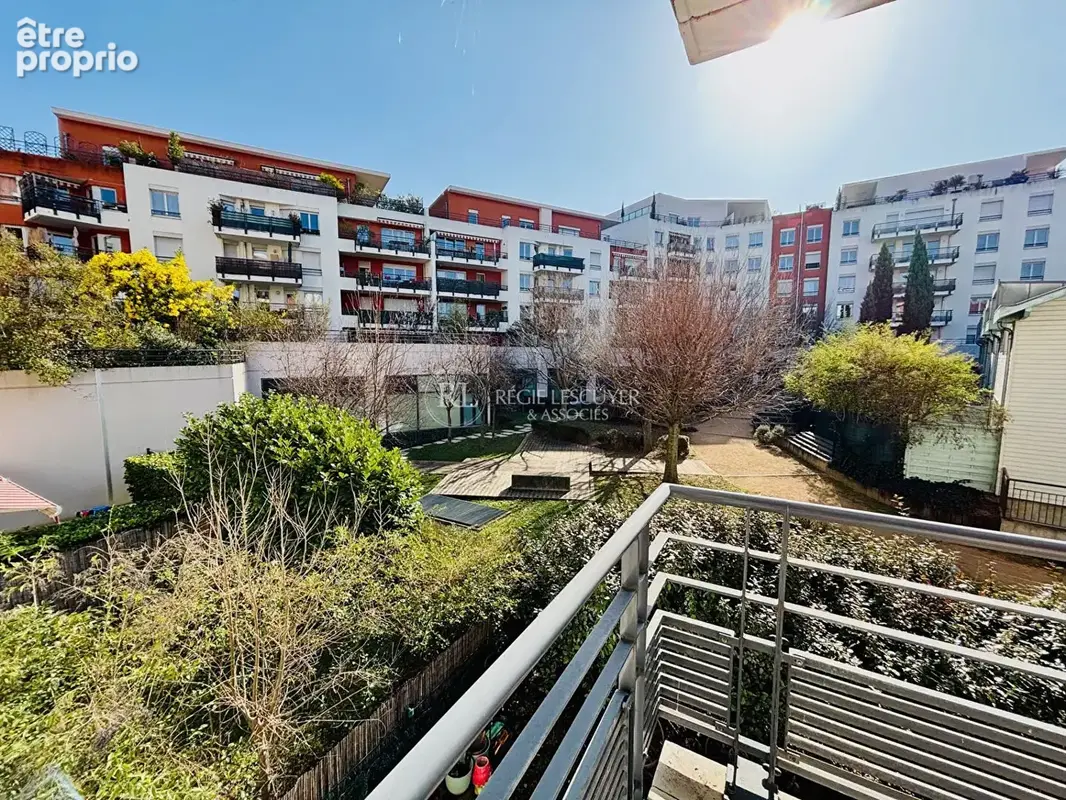 Métro Valmy   T3 avec balcon à 2 min du métro et garage en option - photo 4