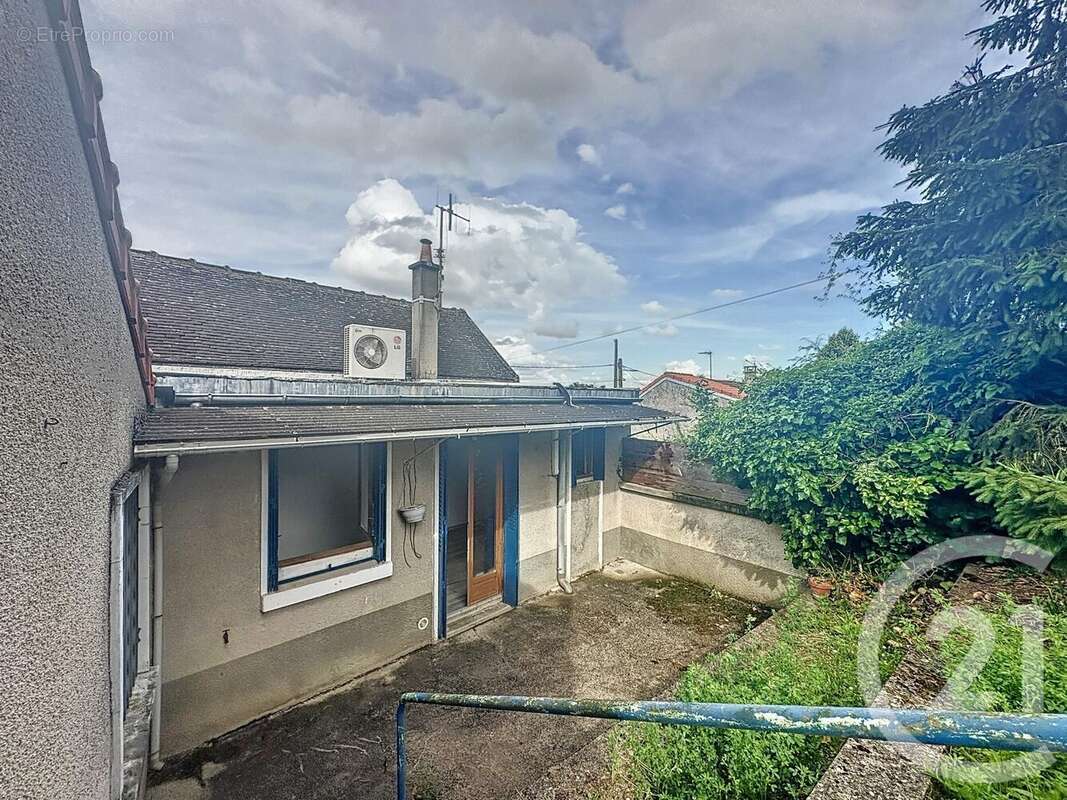 Maison à PONT-SUR-YONNE