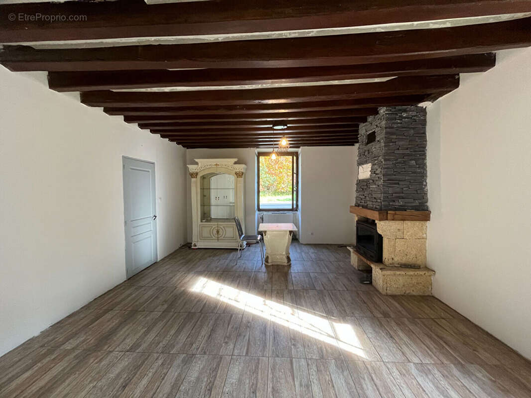 Maison à MERY-ES-BOIS