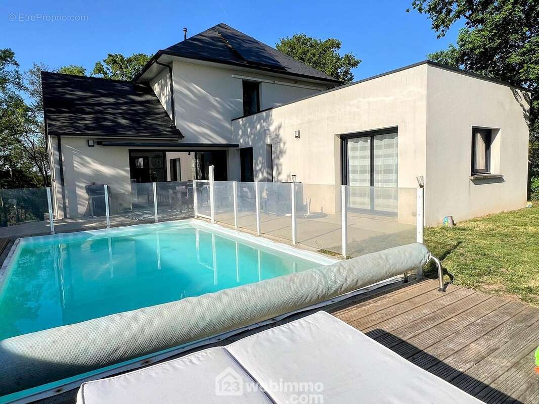 Maison de 2019 de 148 m² avec piscine chauffée. - Maison à JUIGNE-SUR-LOIRE