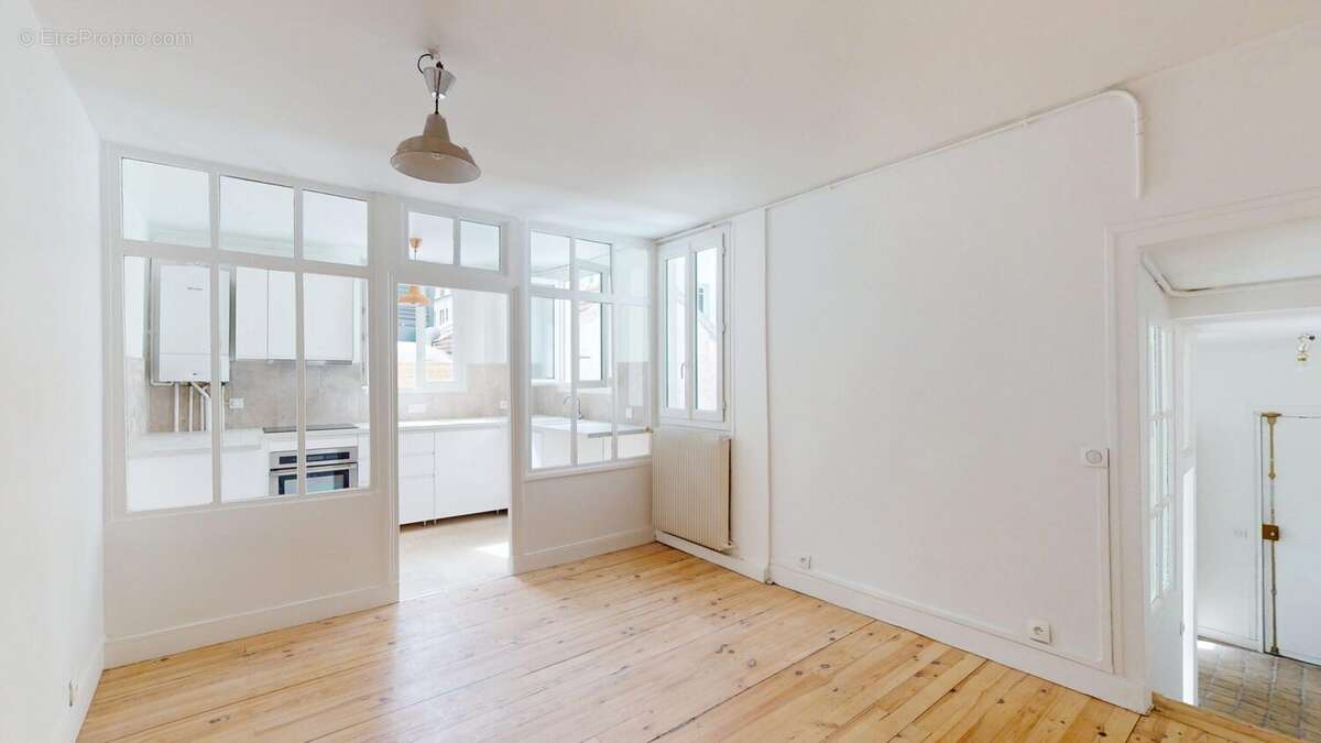 Appartement à PARIS-10E