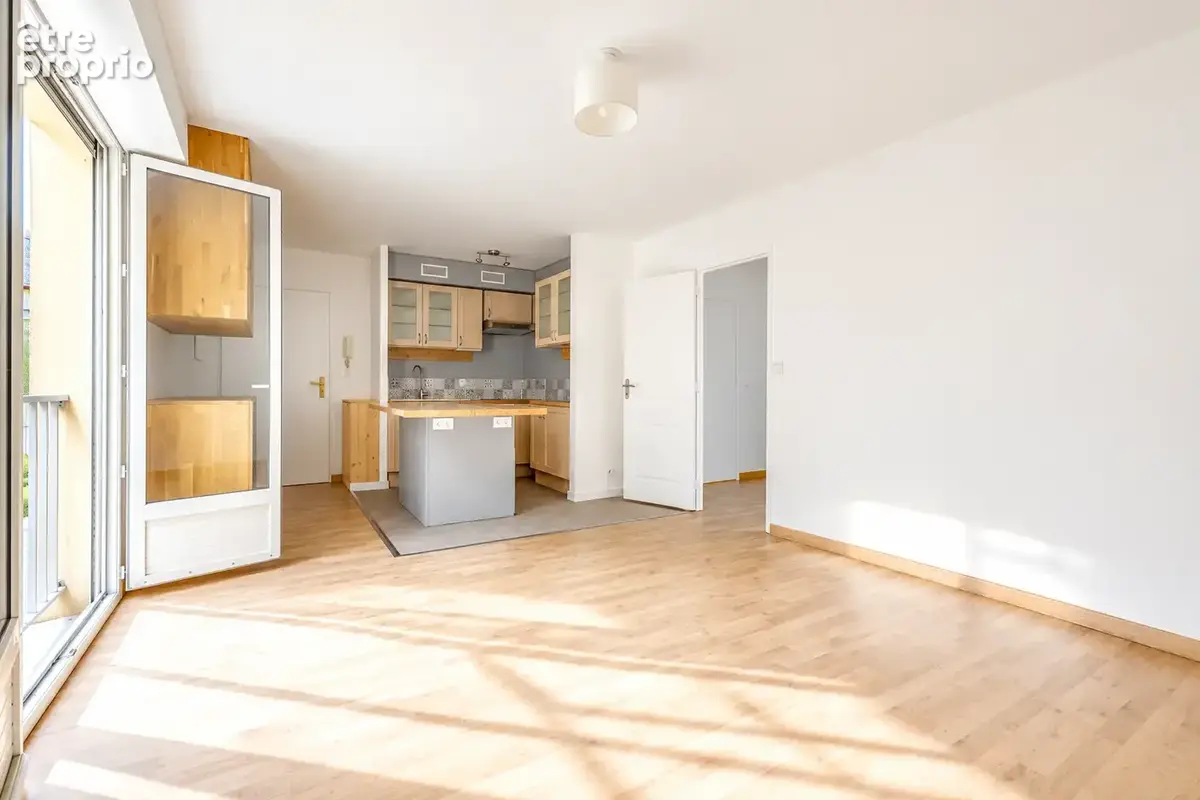 Superbe appartement entièrement rénové, où lumière, confort et qualité de vie se rejoigne. Ideal investissemen - photo 5