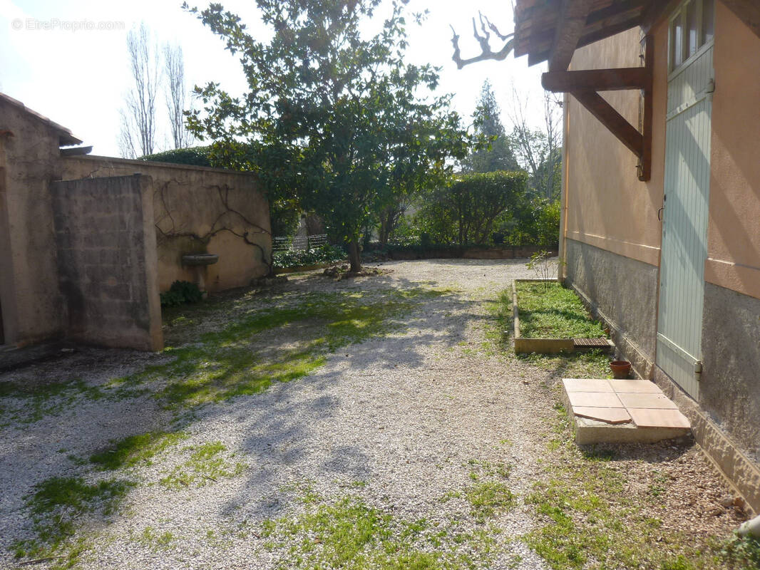 Appartement à SOLLIES-PONT
