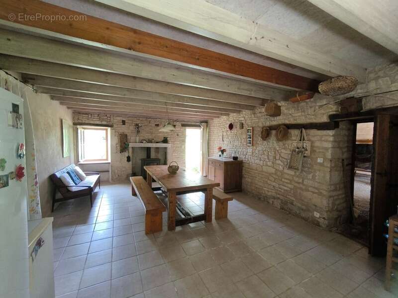 Dpt Charente (16), EBREON à vendre un ensemble de deux maisons - photo 2
