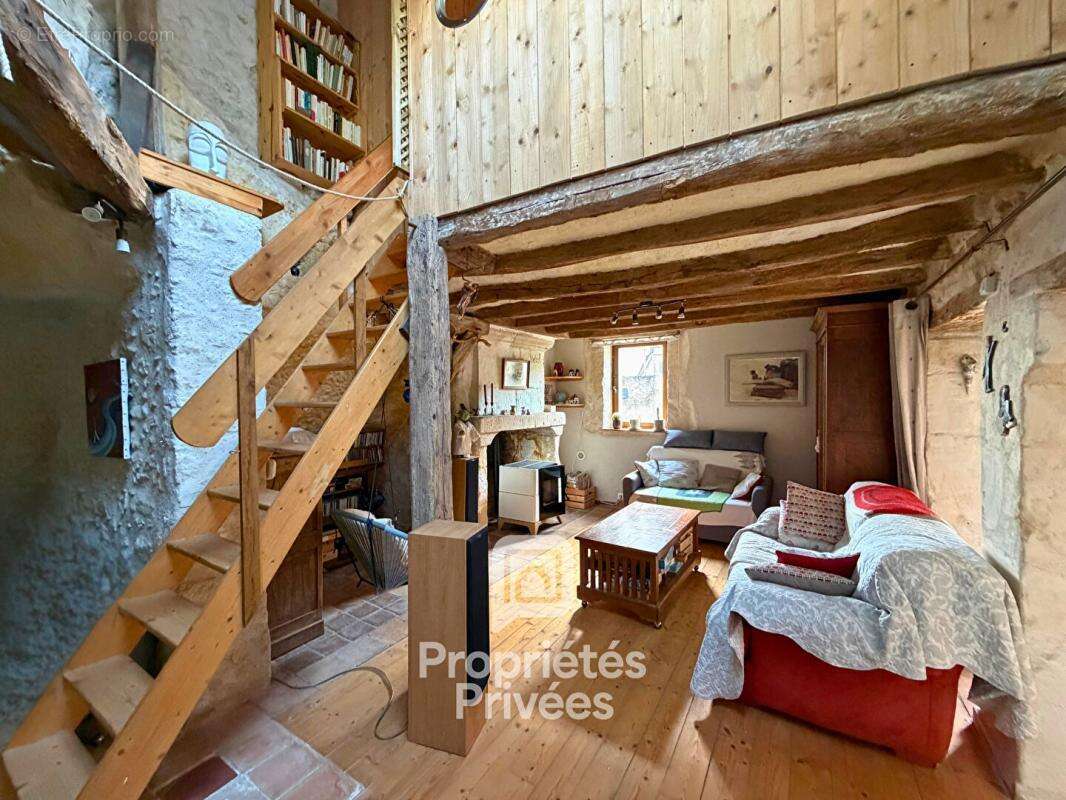 À vendre à azay-le-rideau (37190) : propriété de 236 m2 avec deux maisons - photo 6