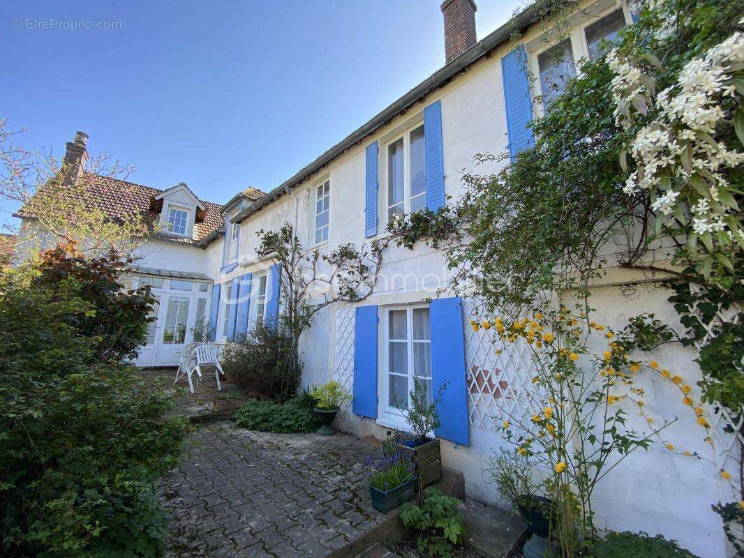**Charmante Maison Ancienne au Cœur d'Anet – Calme et Authenticité à 1h30 de Paris** - photo 2
