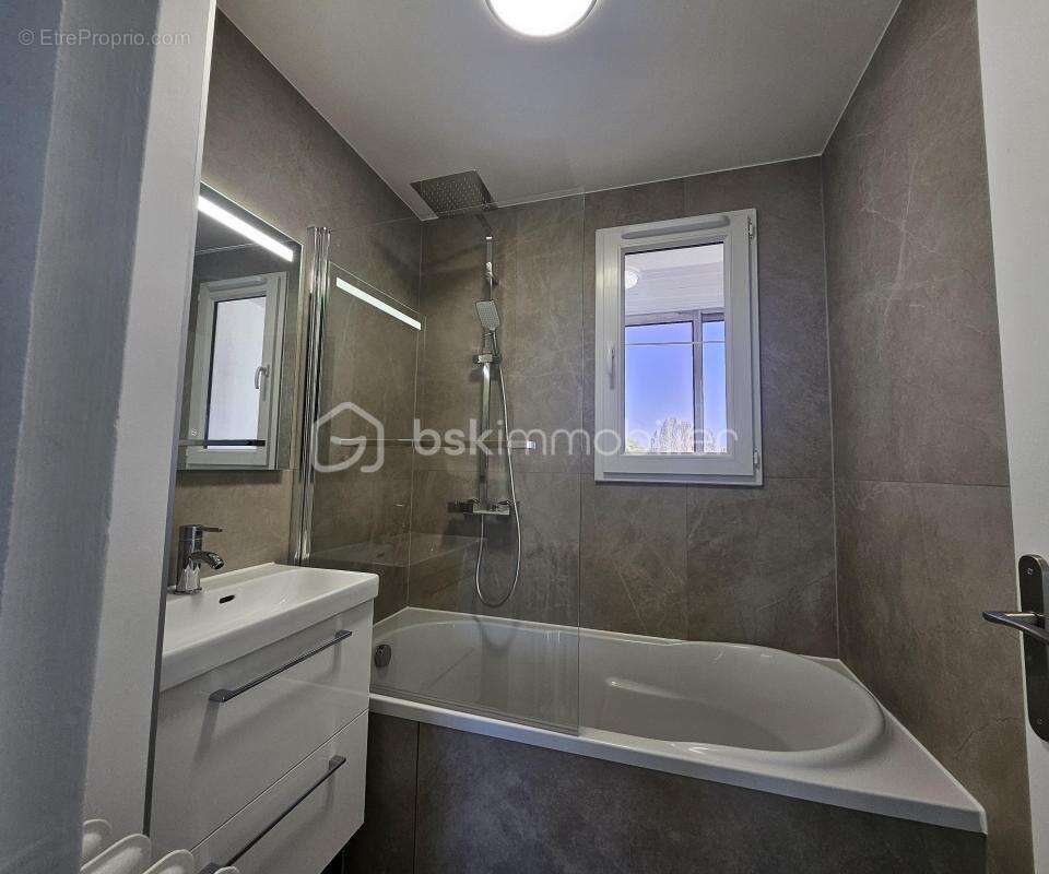 Appartement à FONTAINE