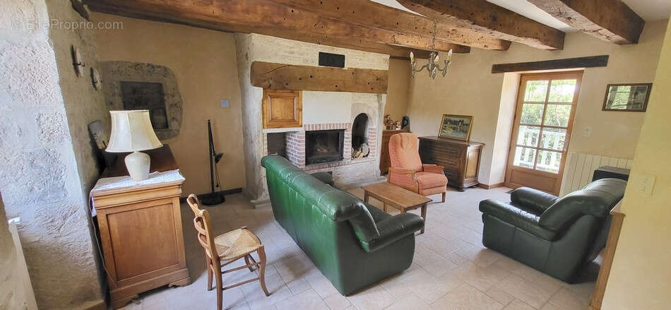 Maison en pierre bénéficiant d'une piscine et d'un panorama champêtre - photo 4