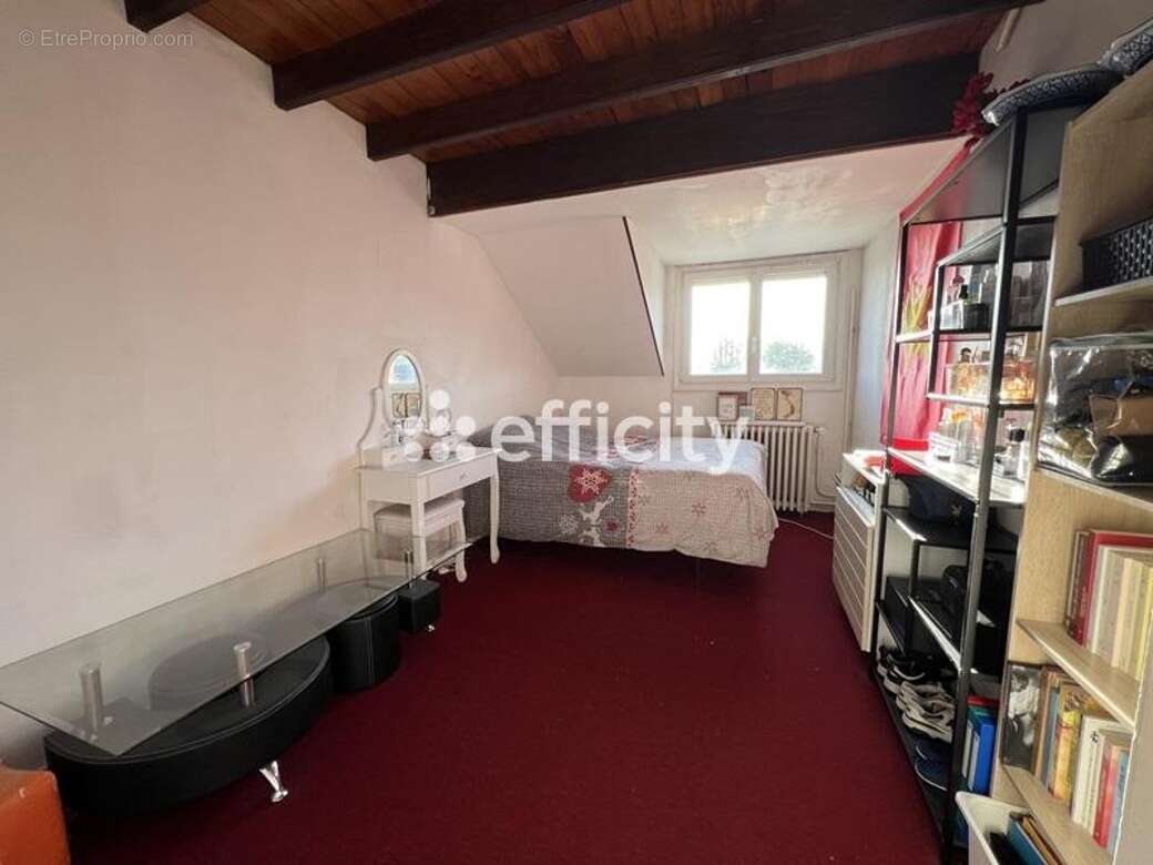 Maison à SAINT-PIERRE-LES-NEMOURS