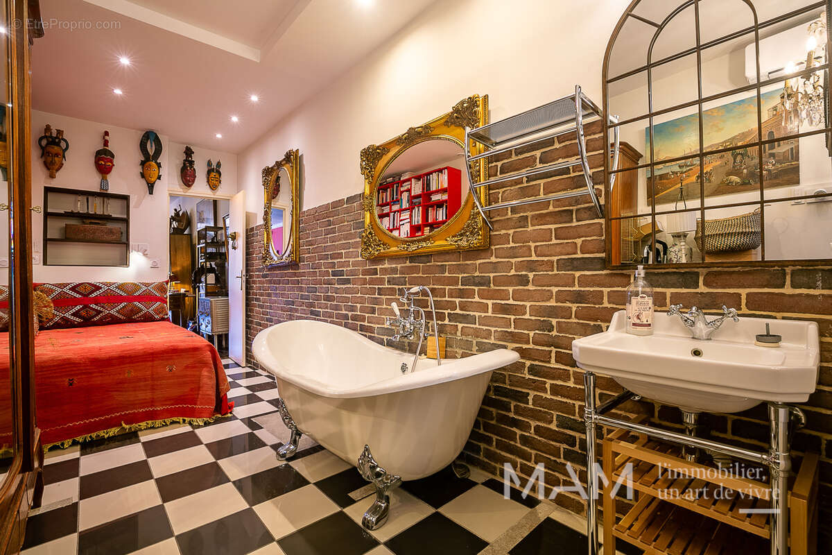 Appartement à MARSEILLE-1E