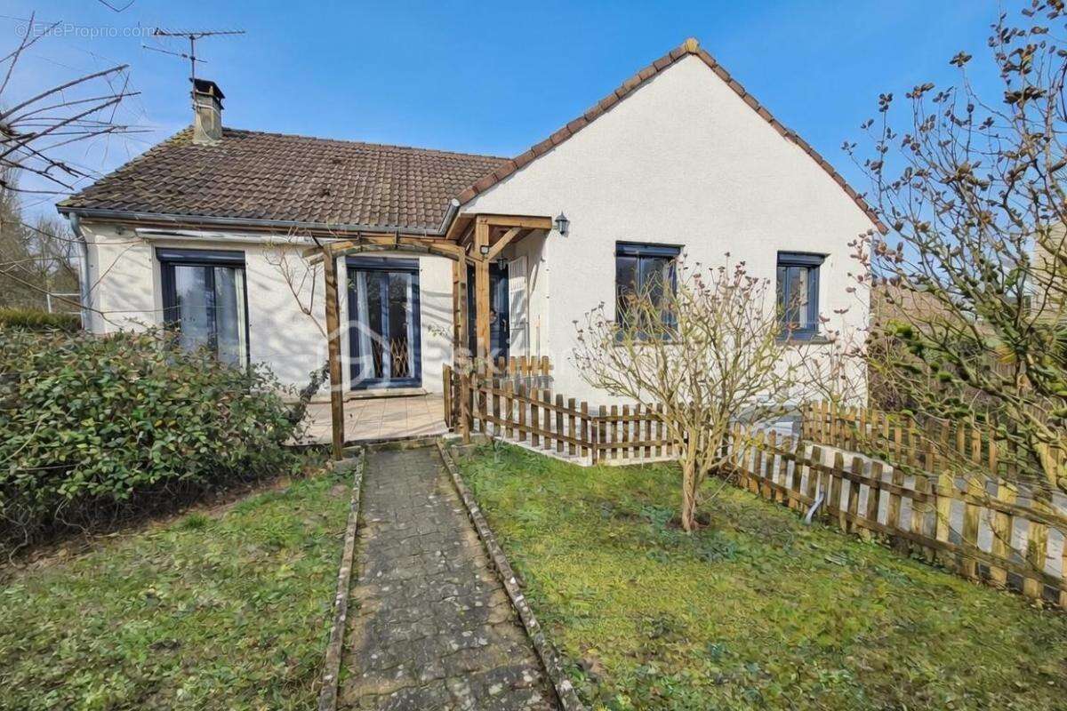 Maison à MOUROUX