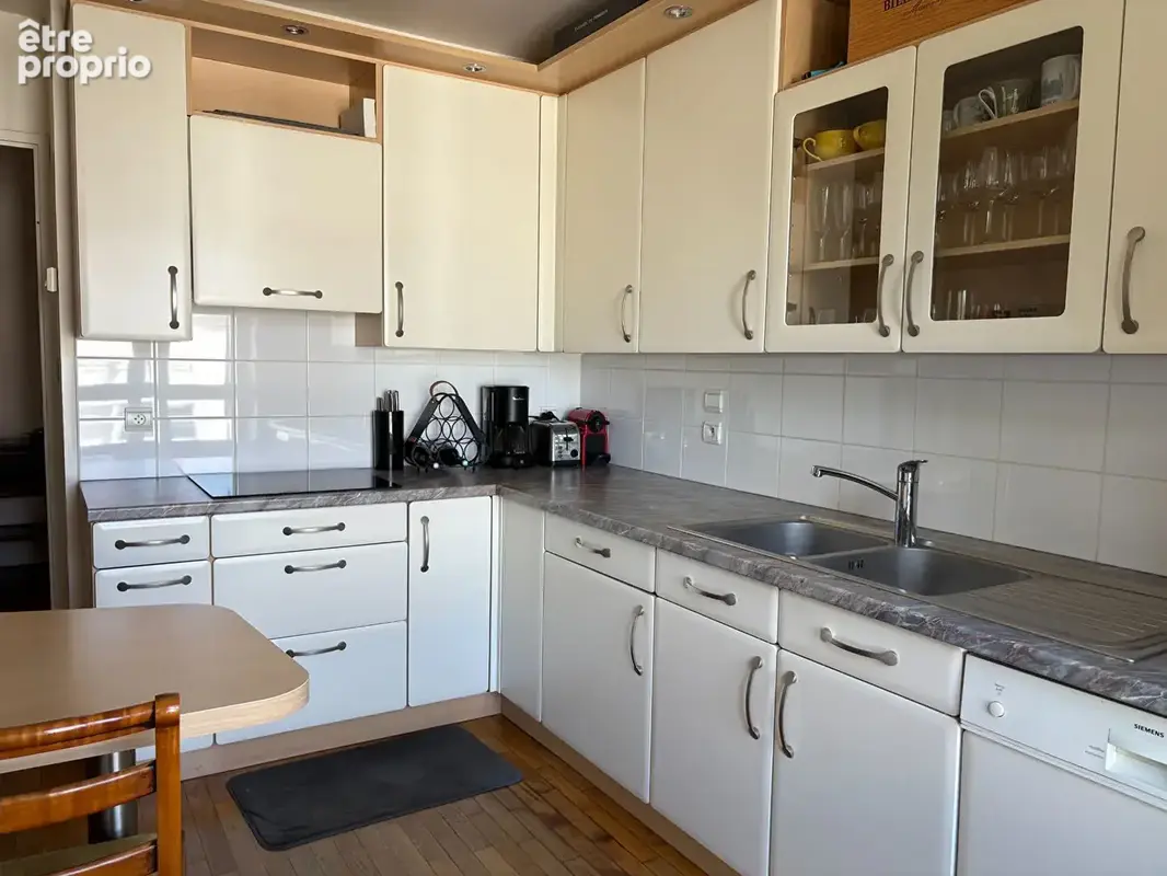 Appartement T4  de 96.67 m² avec terrasse et vue dégagée, ascenseur et stationnements - photo 8