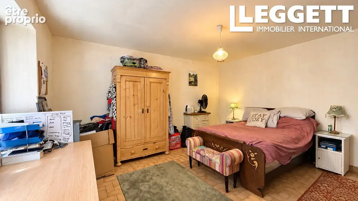 Charmante maison de caractère avec dépendances, terrain et piscine chauffée - photo 5