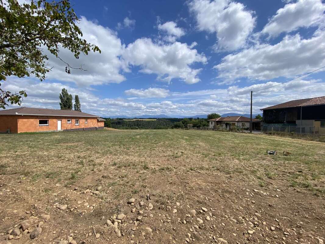 Terrain à VILLENEUVE-LECUSSAN