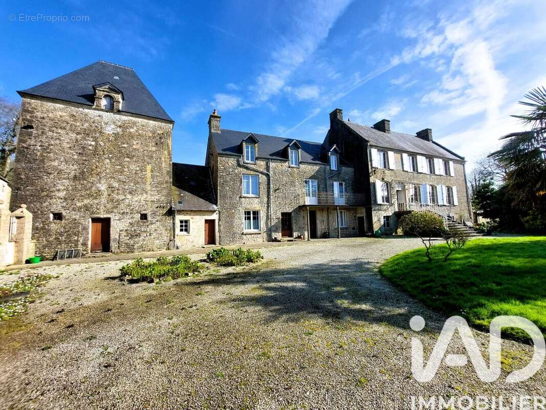 Maison 500 m² à Golleville  - photo 8